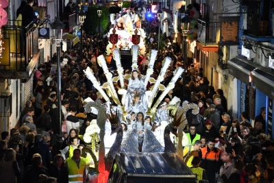 Tomares vivi&oacute; una multitudinaria Cabalgata de Reyes 2024, la mayor y m&aacute;s animada de toda su historia