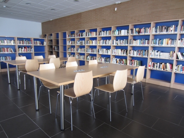 El ayuntamiento de Olivares aprueba la reapertura de la biblioteca y del polideportivo municipal