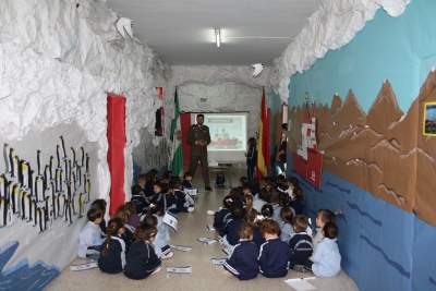 El CEIP San Pedro Cris&oacute;logo de San Juan de Aznalfarache realiza una videoconferencia con la base espa&ntilde;ola en la Ant&aacute;rtida