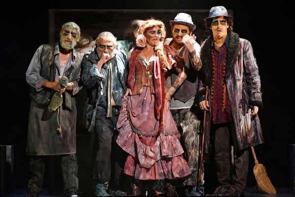 La compa&ntilde;&iacute;a de teatro cl&aacute;sico de Sevilla resucita en Tomares el mejor esperpento de Valle-Incl&aacute;n