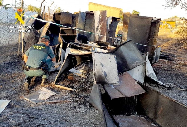 La Guardia Civil investiga a dos personas por su supuesta implicaci&oacute;n en un incendio forestal y cuantiosos da&ntilde;os materiales en Pilas