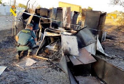 La Guardia Civil investiga a dos personas por su supuesta implicaci&oacute;n en un incendio forestal y cuantiosos da&ntilde;os materiales en Pilas