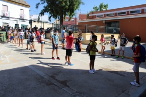 La ilusi&oacute;n supera a la incertidumbre en la 'vuelta al cole' en Gines