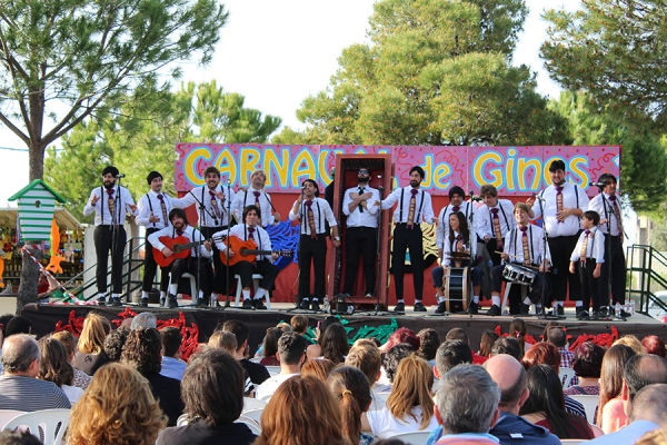 Gines puso el broche de oro a su Carnaval con un espl&eacute;ndido Entierro de la Sardina