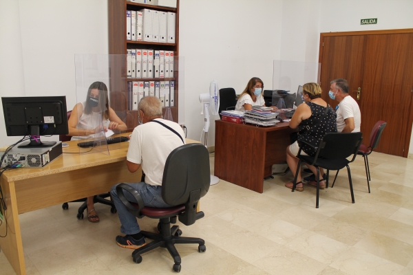 El servicio de atenci&oacute;n al cliente creado durante el estado de alarma por Gelves beneficia a m&aacute;s de 300 personas