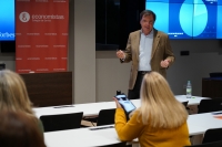 El Colegio de Economistas apoya el tejido productivo sevillano con una sesi&oacute;n de formaci&oacute;n a la Asociaci&oacute;n de Empresarias