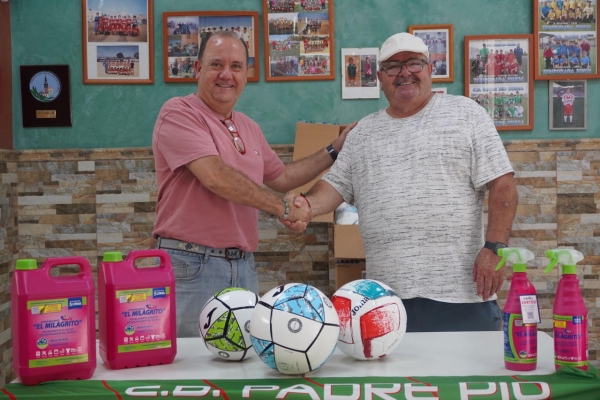 Fabrienvaf Nuca dona balones y productos de limpieza al C.D. Padre P&iacute;o como reconocimiento a su labor social y deportiva