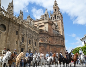 Impulso al turismo y al papel de las Amazonas en el III Paseo Feria de Sevilla