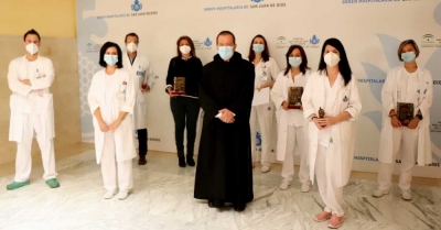 El Hospital San Juan de Dios del Aljarafe entrega sus Premios a la Excelencia Investigadora y las Granadas de Oro a profesionales jubilados