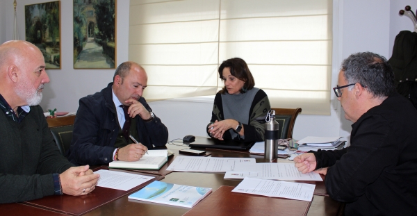 El Ayuntamiento de Espartinas y Fomento mantienen un encuentro para buscar soluciones a deficiencias en la A8076 y A8059