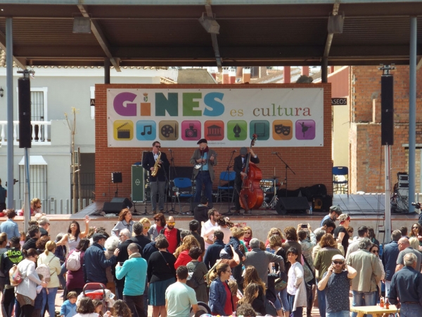 Un Parque Muncipal lleno recibi&oacute; la primavera en Gines