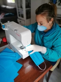 El Ayuntamiento de La Algaba y la red solidaria de voluntarias repartir&aacute;n  20.000 mascarillas