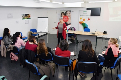 &ldquo;Gira Mujeres&rdquo; llega a Tomares para ayudar a las emprendedoras tomare&ntilde;as a poner en marcha su propio negocio
