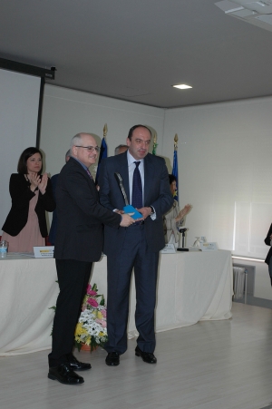 El servicio de Rehabilitaci&oacute;n y Aparato Locomotor del Hospital San Juan de Dios del Aljarafe recibe el Premio EOLO por su apoyo a la discapacidad