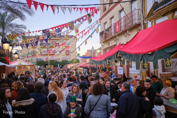 M&aacute;s de 40.000 personas visitan el XII Mercado Medieval y Navide&ntilde;o de Gines, el m&aacute;s multitudinario de la historia