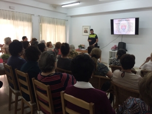 La Polic&iacute;a Local de Castilleja asesora a los mayores en seguridad y prevenci&oacute;n