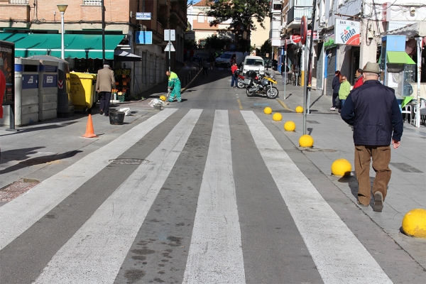El proyecto de movilidad de San Juan de Aznalfarache comienza a ejecutarse con la peatonalizaci&oacute;n de la calle Santander