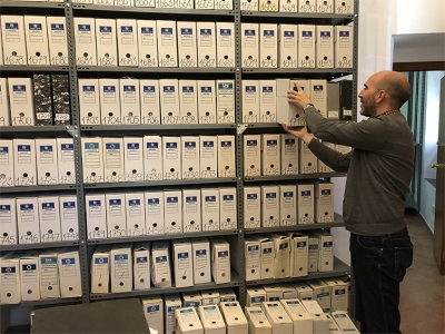 Villanueva del Ariscal organiza su archivo municipal y clasifica cerca de 2000 legajos desde finales del XIX hasta nuestros d&iacute;as