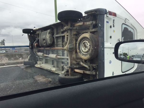 Un accidente en la SE-30/E-803 provoca colas kilom&eacute;tricas