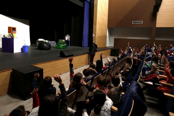 Mairena acerca el teatro a sus escolares