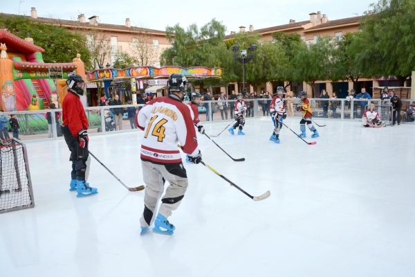 Tomares se convierte un a&ntilde;o m&aacute;s en la 'estaci&oacute;n de esqu&iacute;' de patinaje sobre hielo del Aljarafe