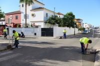 Se inicia la campa&ntilde;a anual  de limpieza de imbornales  en todas las calles de Gines