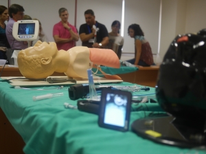El Hospital San Juan de Dios del Aljarafe desarrolla el primer curso con biosimulaci&oacute;n para el manejo de la v&iacute;a a&eacute;rea