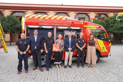 Surtruck entrega en la Diputación la autobomba urbana ligera fabricada para el parque de bomberos de Écija
