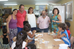 Hasta 80 menores reciben el almuerzo y la merienda en la escuela de verano Fresquito