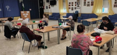 La Delegaci&oacute;n de Igualdad inicia un proyecto de dinamizaci&oacute;n social "GELVES TEJE" que servir&aacute; tambi&eacute;n para embellecer calles y plazas de la localidad