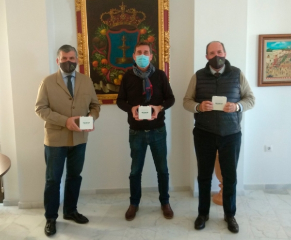 Pilas firma un convenio con el Colegio de Veterinarios de Sevilla para la identificaci&oacute;n de animales de compa&ntilde;&iacute;a