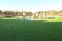 C&eacute;sped artificial para el entorno de los juegos infantiles del Parque Manolo P&eacute;rez de Gines