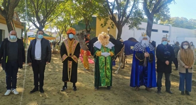 Los Magos de Oriente llegan a Bormujos con sus camellos y se instalan en sus jaimas