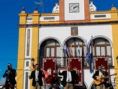 Hu&eacute;var rinde homenaje a Brumas, referente de las sevillanas, poniendo su nombre a una nueva Plazuela