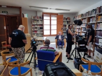 La Biblioteca P&uacute;blica de Valencina se convierte en un plat&oacute; de televisi&oacute;n para "Imprescindibles" de RTVE