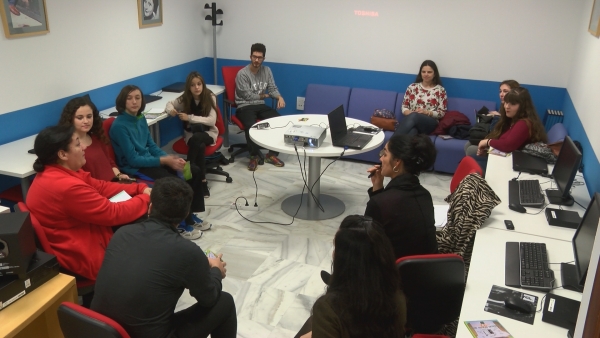 Comienza en la Casa de la Juventud de Gines el Taller de Fotograf&iacute;a Art&iacute;stica