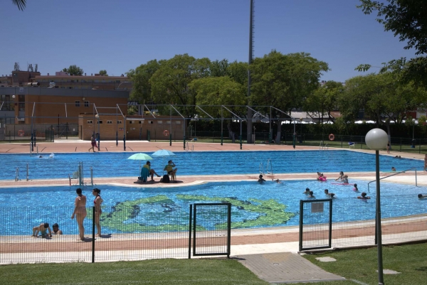 Los abonos para la piscina municipal de Mairena, a la venta el 21 para empadronados