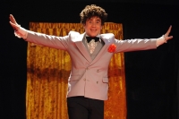 El teatro sale a la calle este viernes  23 en Gines con 'El gran Dimitri' en el Parque 'Las Brisas'