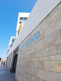 El Ayuntamiento de La Algaba firma un convenio con Red eléctrica de España para que la línea A 220 kV Centenario -Guillena deje de pasar por construcciones existentes en la localidad