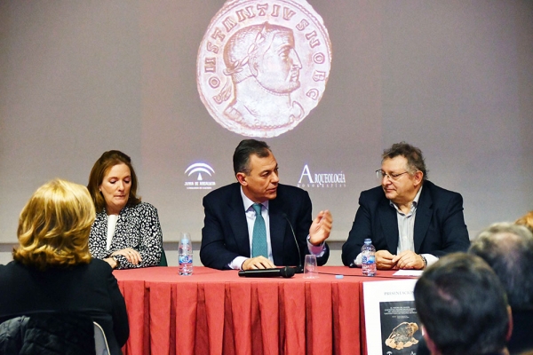 El primer libro sobre el tesoro de Tomares narra el descubrimiento del mayor conjunto numism&aacute;tico hallado en la Pen&iacute;sula Ib&eacute;rica