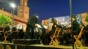 El jurado otorga el primer premio del III certamen de bandas de m&uacute;sica &ldquo;villa de olivares&rdquo;,  a la banda del carmen de salteras