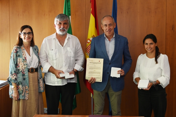 Tomares firma un convenio con el Colegio de Veterinarios de Sevilla para la adaptación del registro de animales domésticos a la nueva Ley de Bienestar Animal