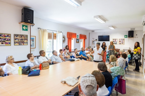 Tres programas para mayores en Mairena durante Navidad