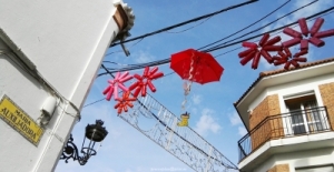 Escolares pile&ntilde;os elaboran adornos navide&ntilde;os con material reciclado