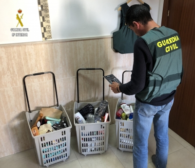 La Guardia Civil detiene a tres personas por cuatro robos en supermercados de Bormujos y Gelves