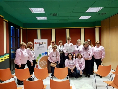 La Asociaci&oacute;n &lsquo;Tu Coraje, Nuestro Coraje&rsquo; entrega un cheque de 3.000 euros para la investigaci&oacute;n de enfermedades raras