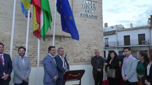 Inaugurada en Aznalc&oacute;llar la Plaza Virgen del Rosario
