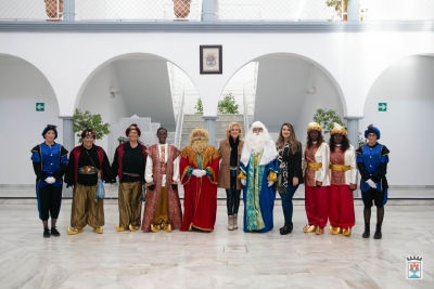 El Auditorio de Castilleja de la Cuesta se llena para recibir a sus Majestades los Reyes Magos para su coronaci&oacute;n