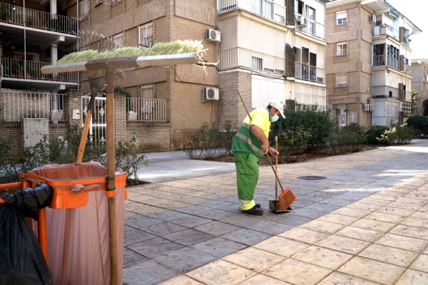 Mairena prioriza la modernizaci&oacute;n de servicios en sus presupuestos con 700.000 euros para iniciar la ampliaci&oacute;n del servicio de mantenimiento de sus calles