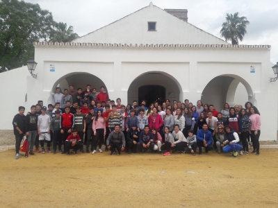 El Parlamento Joven de Bollullos de La Mitaci&oacute;n llev&oacute; a cabo la semana pasada una recogida de residuos